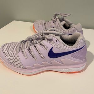 Women’s Nike Vapor Zoom tennis shoe size 8-like brand new, worn twice